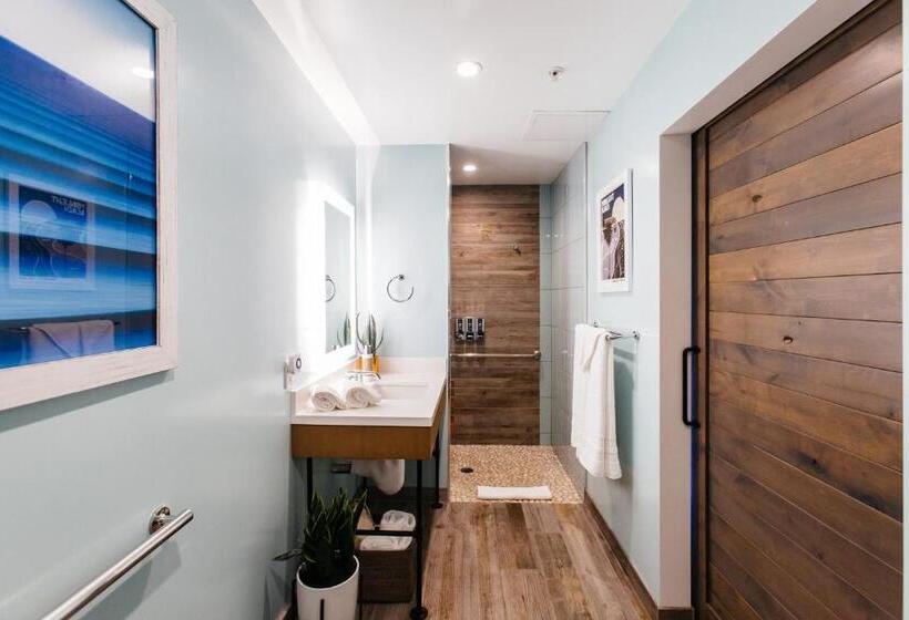 فندق على الطريق Surfhouse