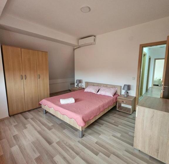 پانسیون Apartments Lotus