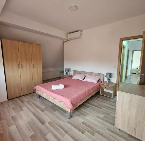 پانسیون Apartments Lotus