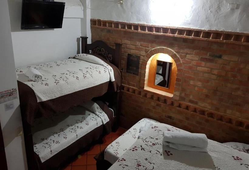 ユースホステル Apartahotel Villa Rosita