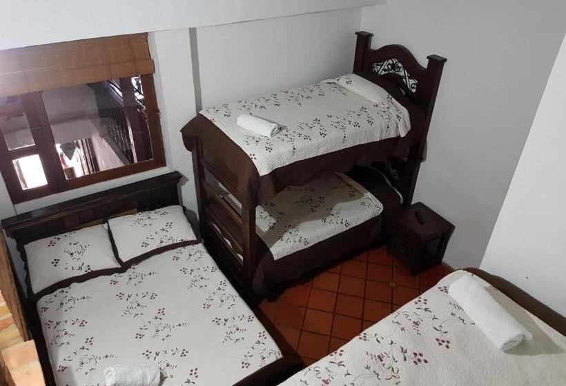 ユースホステル Apartahotel Villa Rosita