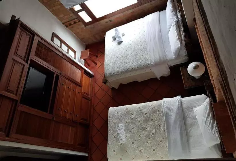 ユースホステル Apartahotel Villa Rosita