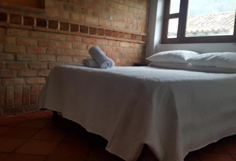 ユースホステル Apartahotel Villa Rosita