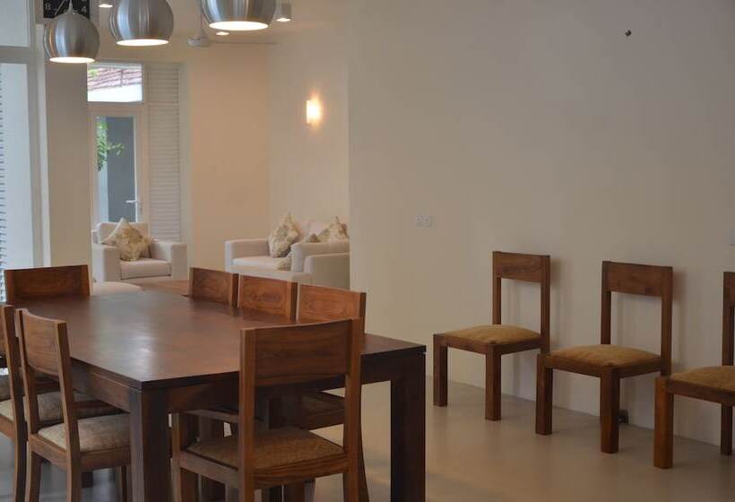 بنسيون Anchorage Villa