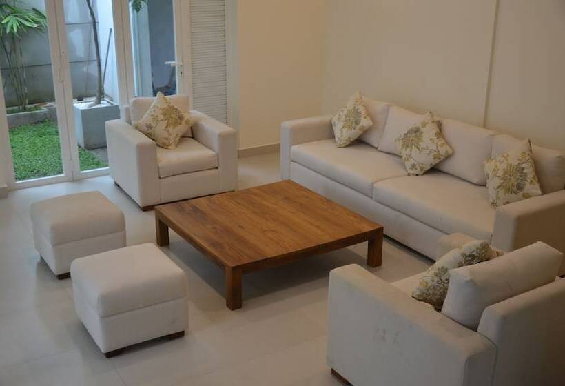 بنسيون Anchorage Villa