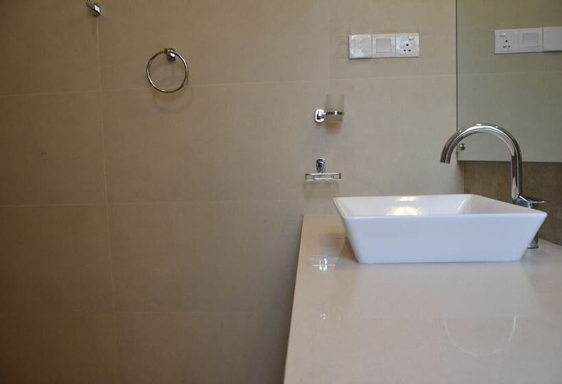 بنسيون Anchorage Villa