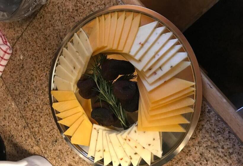 مبيت وإفطار Fireside Lodge