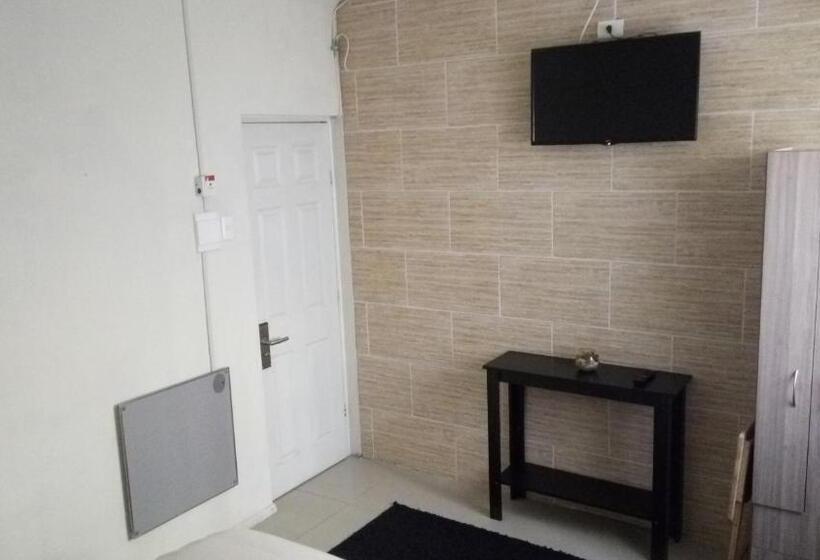 پانسیون Hostal Los Castanos