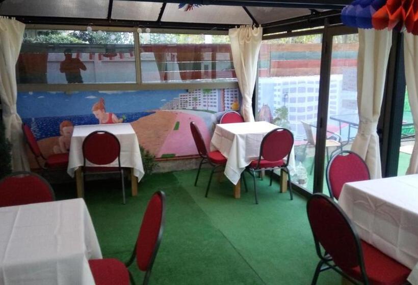 پانسیون Hostal Los Castanos