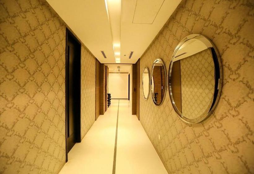 Golden Al Nawras Tower