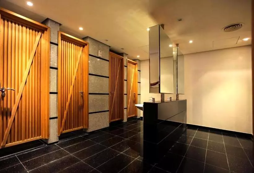 Golden Al Nawras Tower