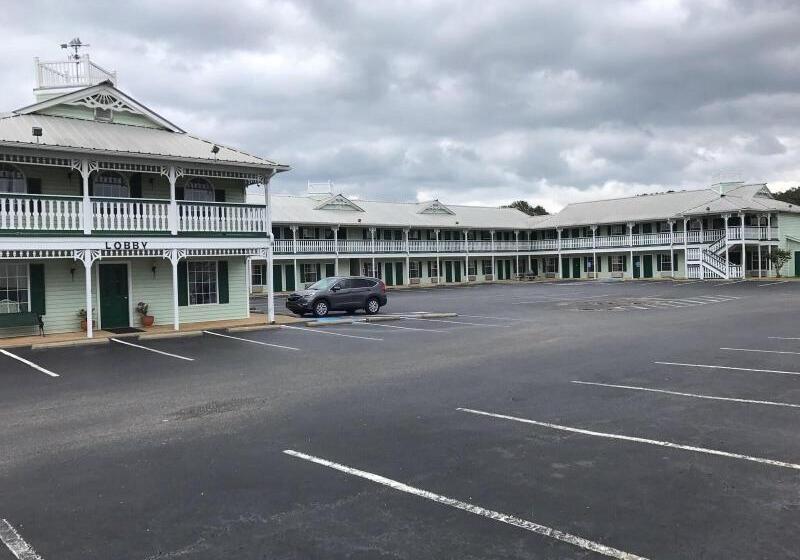 汽车旅馆  Deluxe Inn And Suites