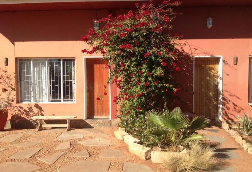 پانسیون Kamelruhe Guest House & Camping