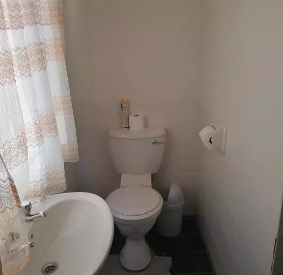 پانسیون Kamelruhe Guest House & Camping