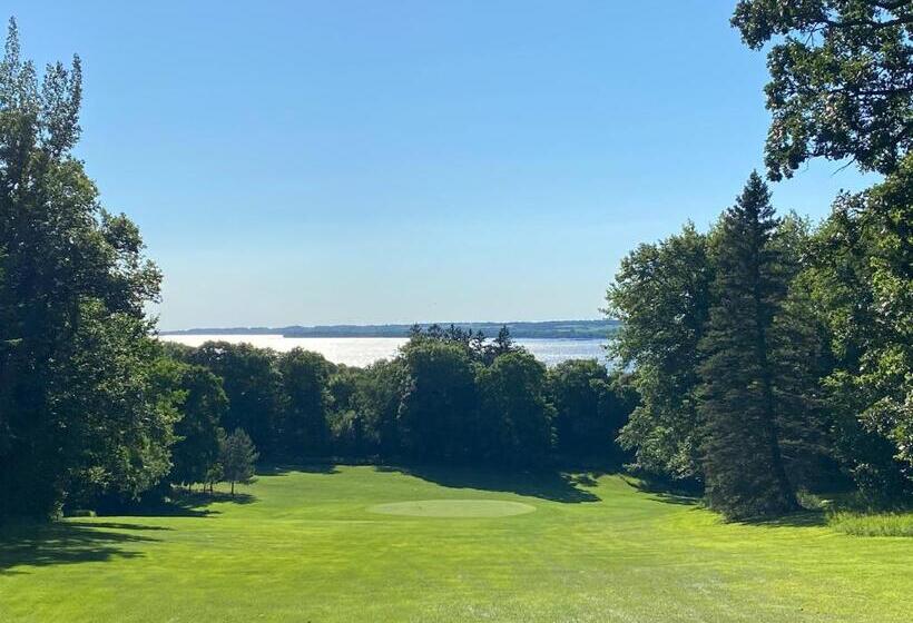 Peters Sunset Beach Resort And Golf