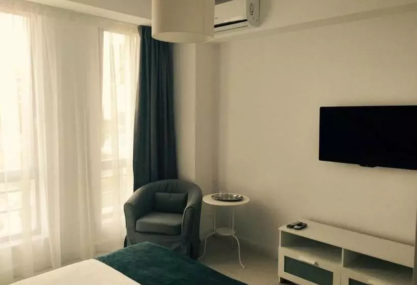 ペンション Mamaia Beach Side