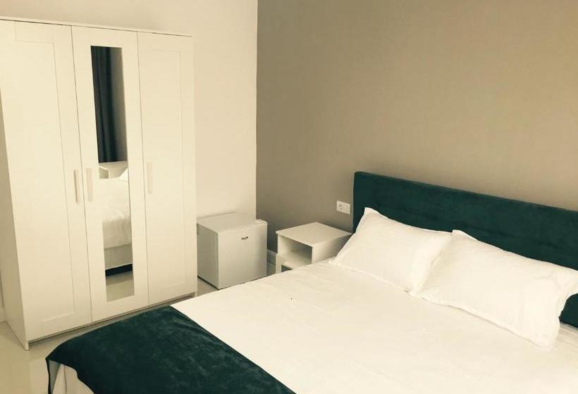 ペンション Mamaia Beach Side