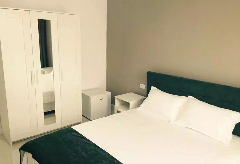 ペンション Mamaia Beach Side