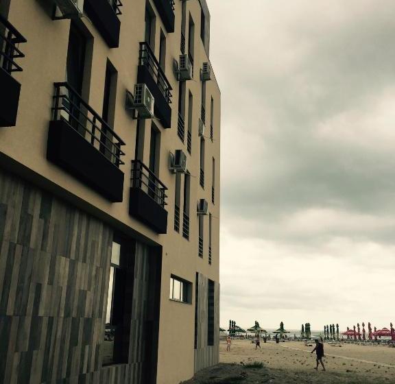 ペンション Mamaia Beach Side