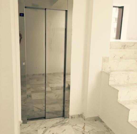 ペンション Mamaia Beach Side