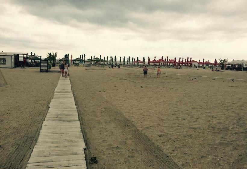 ペンション Mamaia Beach Side