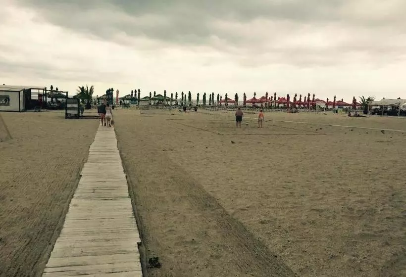 ペンション Mamaia Beach Side