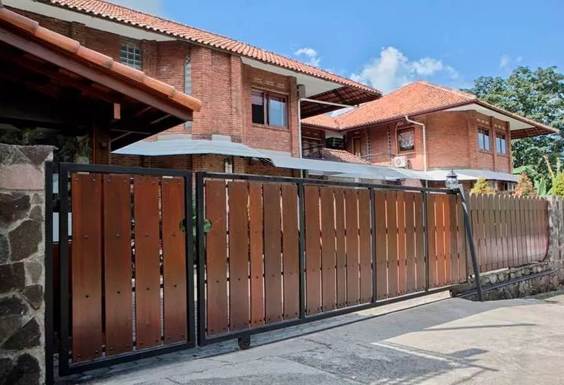 Majatalo Reddoorz Plus Near Dago Pakar