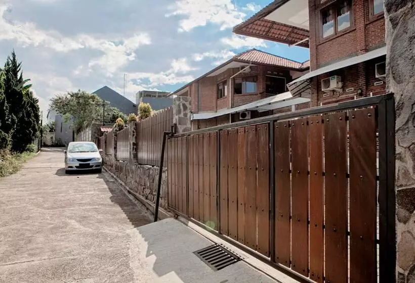 Majatalo Reddoorz Plus Near Dago Pakar