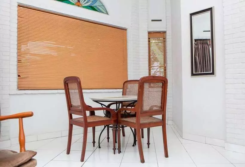 Majatalo Reddoorz Plus Near Dago Pakar