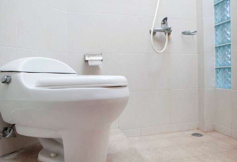 פנסיון Reddoorz Plus Near Dago Pakar