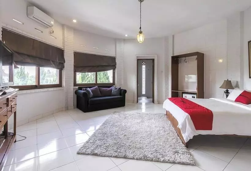 Majatalo Reddoorz Plus Near Dago Pakar