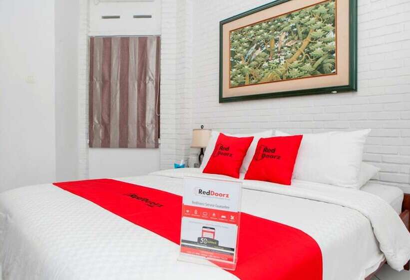 פנסיון Reddoorz Plus Near Dago Pakar