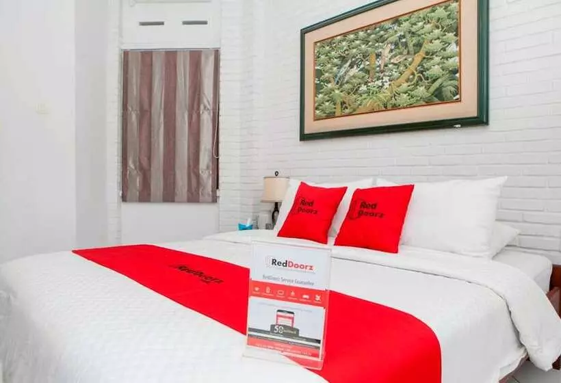 Majatalo Reddoorz Plus Near Dago Pakar