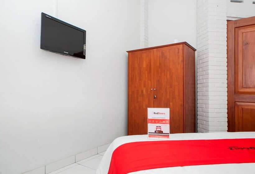 פנסיון Reddoorz Plus Near Dago Pakar