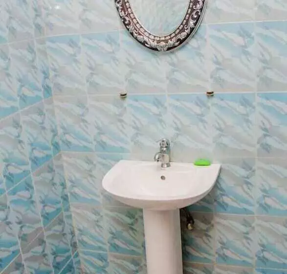 Majatalo Elizz Guest House