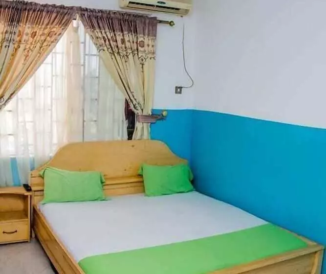 Majatalo Elizz Guest House