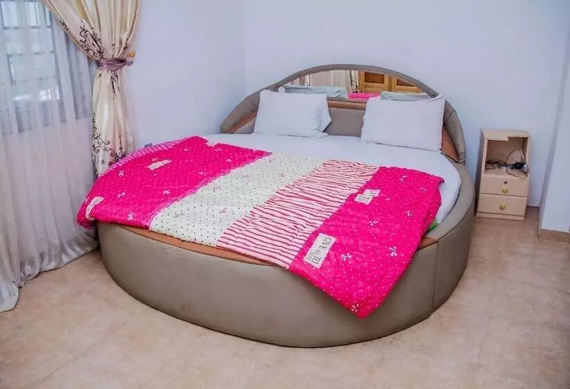 Majatalo Elizz Guest House