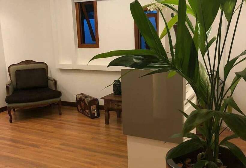 پانسیون Pousada Charm House