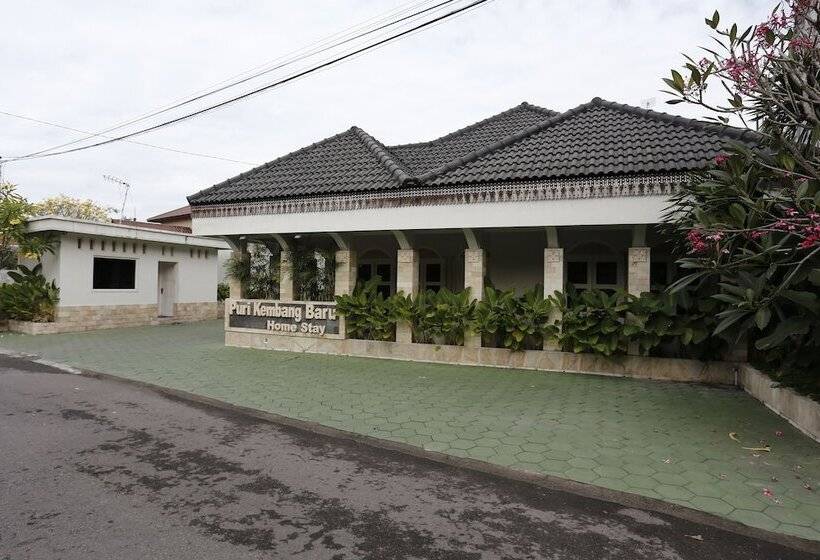 פנסיון Reddoorz Plus Near Adisucipto Airport 2