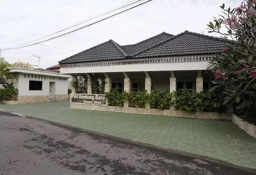 پانسیون Reddoorz Plus Near Adisucipto Airport 2