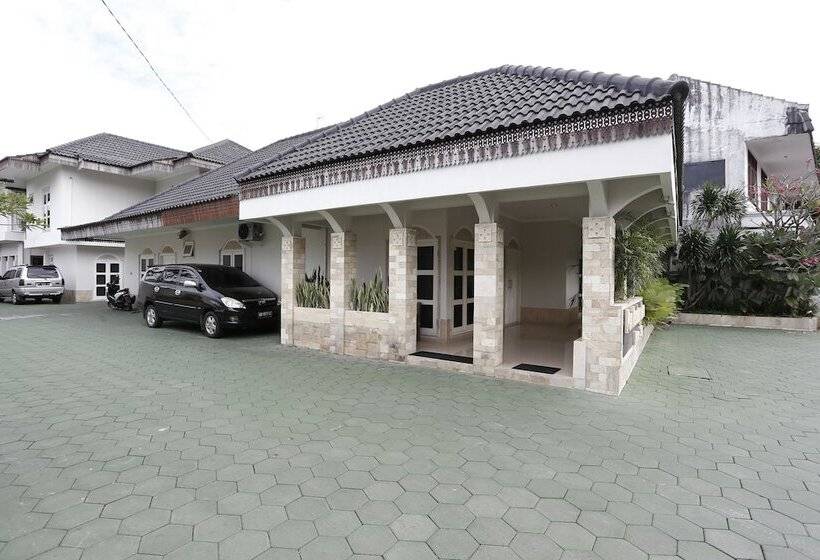 פנסיון Reddoorz Plus Near Adisucipto Airport 2