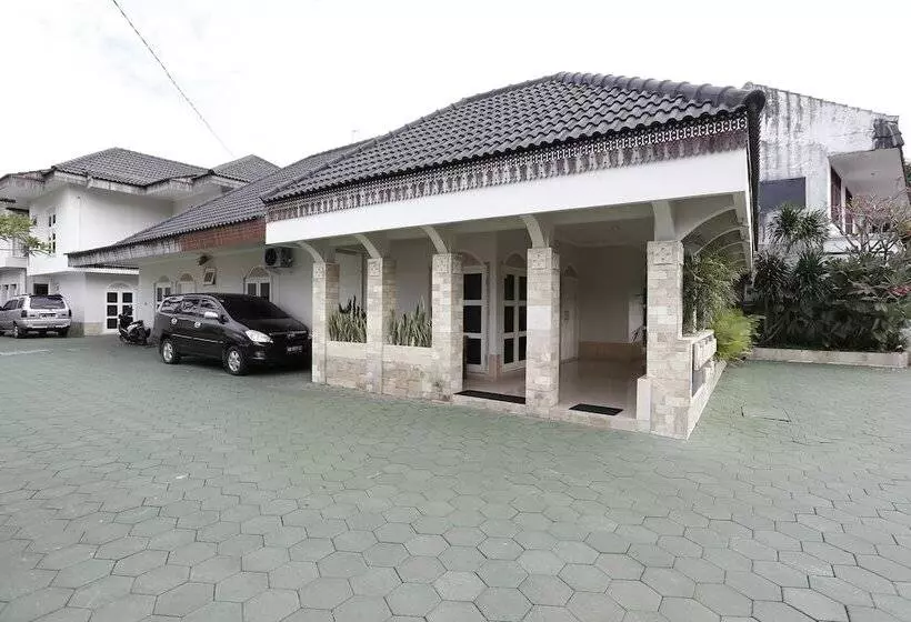 پانسیون Reddoorz Plus Near Adisucipto Airport 2