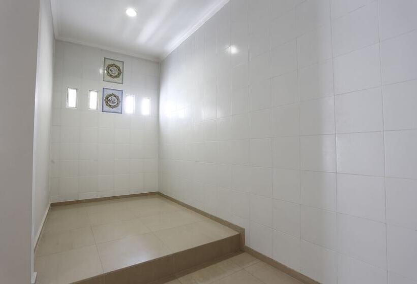 פנסיון Reddoorz Plus Near Adisucipto Airport 2