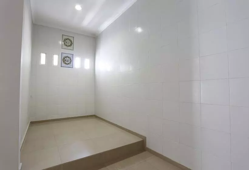 پانسیون Reddoorz Plus Near Adisucipto Airport 2