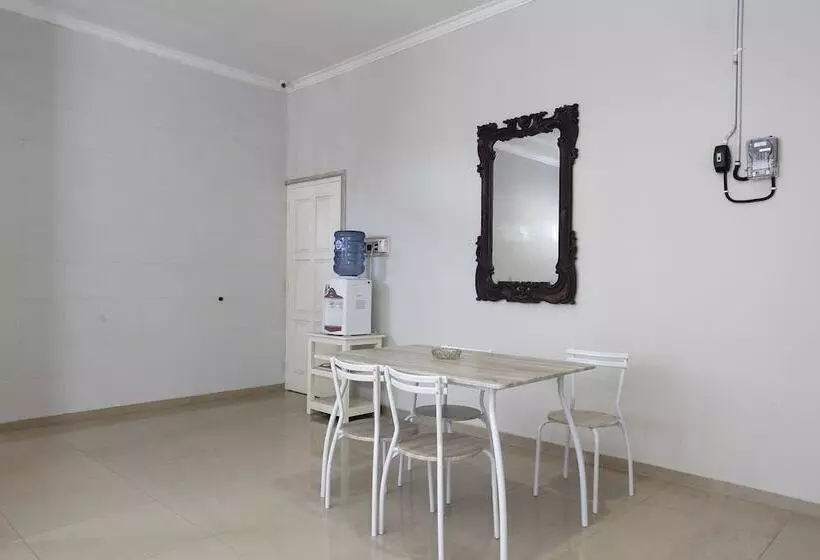 پانسیون Reddoorz Plus Near Adisucipto Airport 2