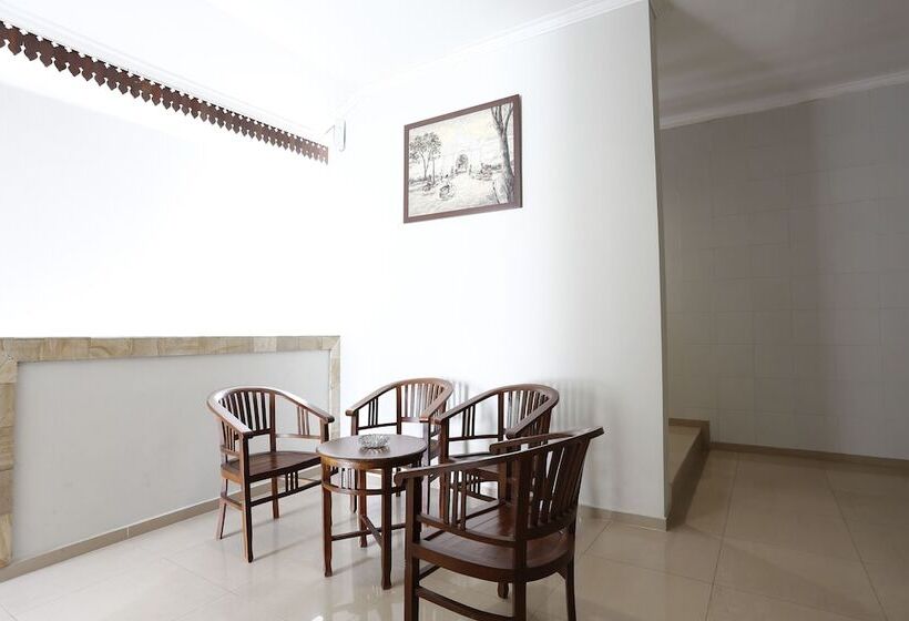 פנסיון Reddoorz Plus Near Adisucipto Airport 2