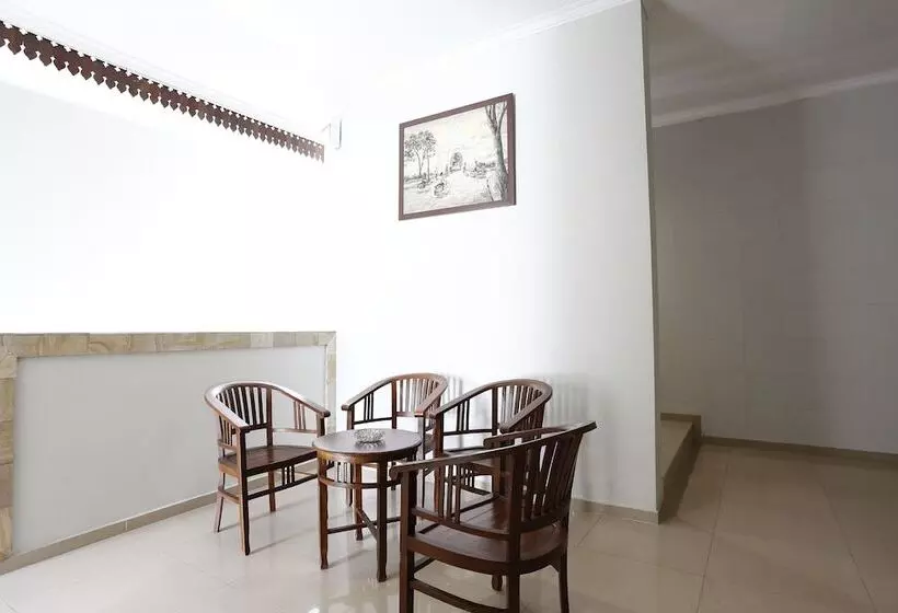 پانسیون Reddoorz Plus Near Adisucipto Airport 2