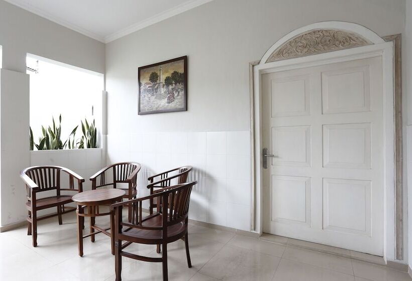 פנסיון Reddoorz Plus Near Adisucipto Airport 2