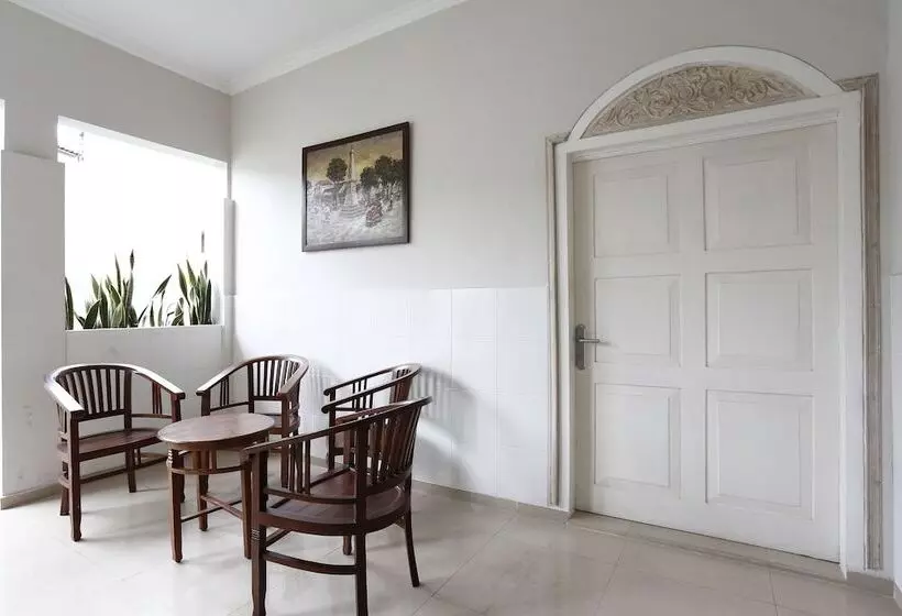 پانسیون Reddoorz Plus Near Adisucipto Airport 2