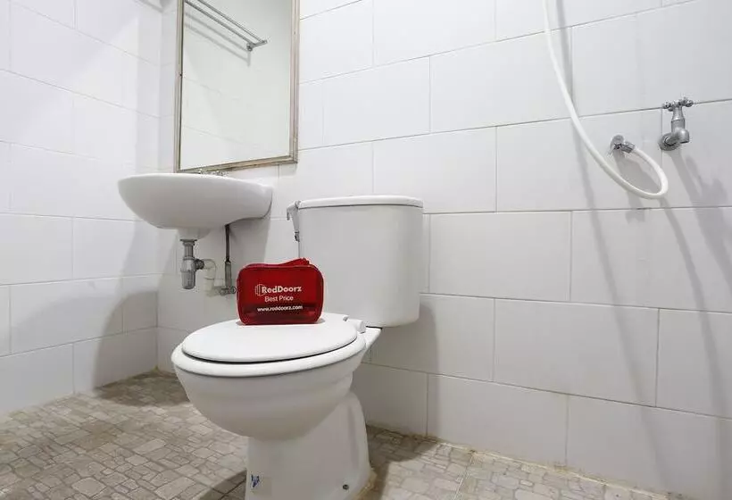 پانسیون Reddoorz Plus Near Adisucipto Airport 2